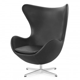 Replika kožené židle na vejce od návrháře Arne Jacobsen