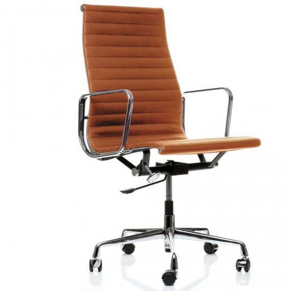 Replika hliníkové kancelářské židle EA119 od společnosti Charles & Ray Eames .