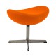 Arne Jacobsen Replica Egg -tuoli ja jalkatuki