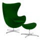 Replika krzesła jajko z podnóżkiem autorstwa projektanta Arne Jacobsen