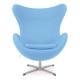 Replika krzesła jajko z podnóżkiem autorstwa projektanta Arne Jacobsen