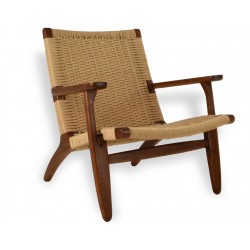Replika fotela Nordic Lounge CH25 z drewna orzechowego