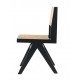 Nachbildung des Chandigarh-Stuhls des Designers Pierre Jeanneret 